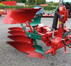 Kverneland 4 furrow reversible plough