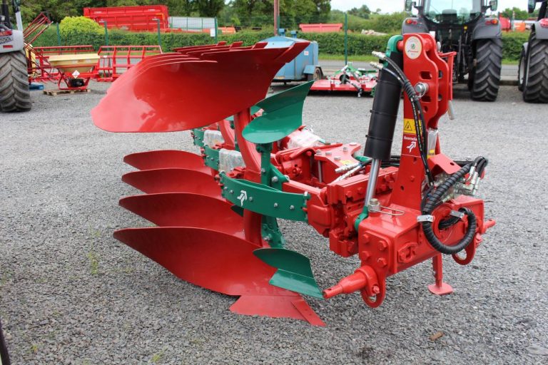 Kverneland 4 furrow reversible plough