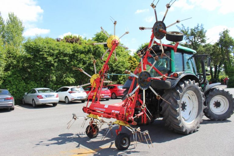 Pottinger HIT 800 NZ 6 rotor Tedder