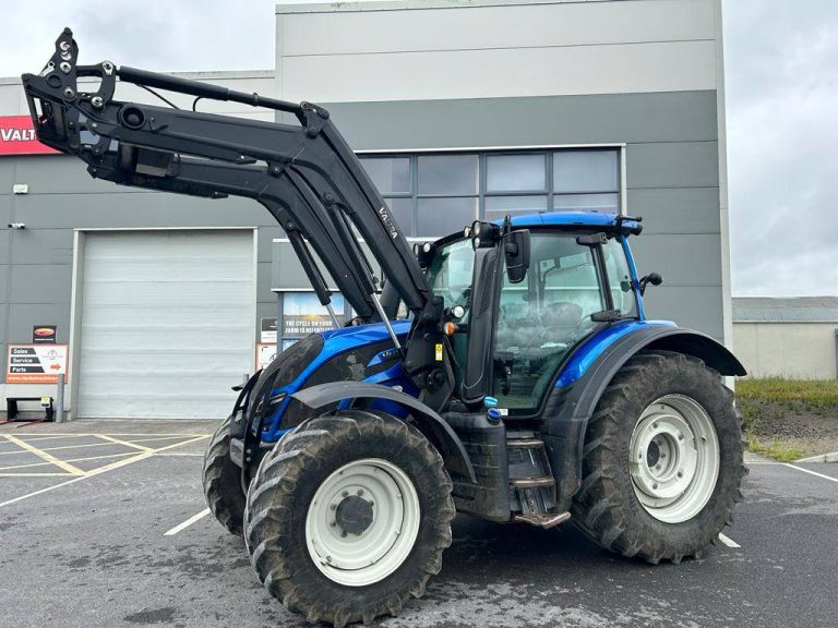Valtra N174A Tractor c/w G5s Front Loader