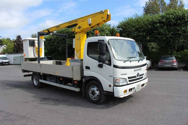 Hino 300-815 Reach Truck