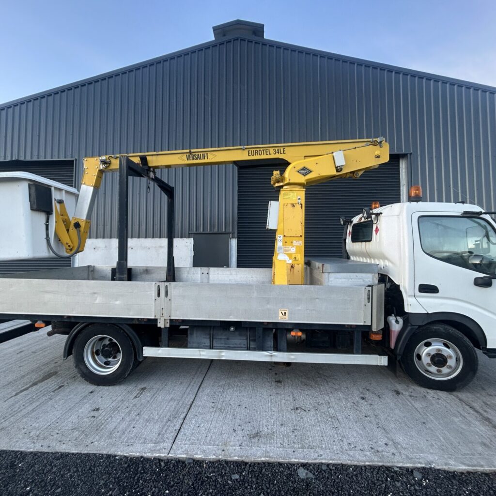 Hino 300-815 Reach Truck