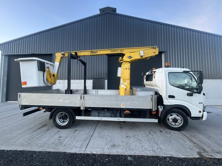 Hino 300-815 Reach Truck