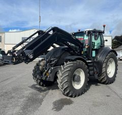 Valtra T195 Versu c/w G7S Loader