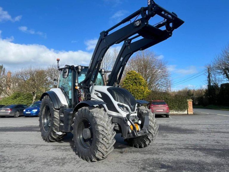 Valtra T215 Active with G7S Loader