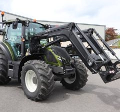 Valtra G135 c/w G4S Loader