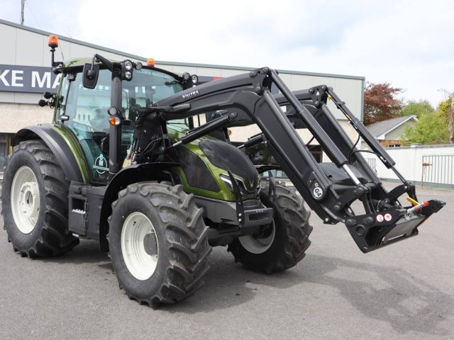 Valtra G135 c/w G4S Loader