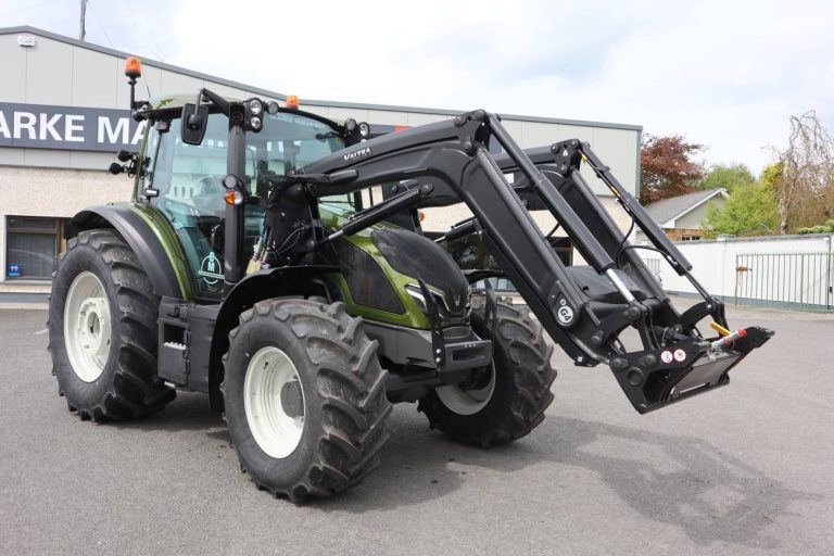 Valtra G135 c/w G4S Loader