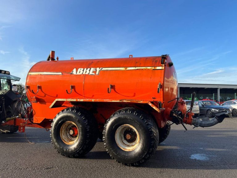 Abbey 2200 Gallon Tandam Axle Tanker