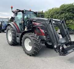 Valtra G135 c/w G4S Loader
