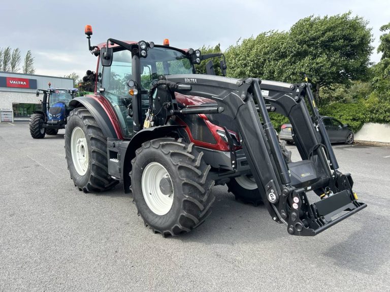 Valtra G135 c/w G4S Loader