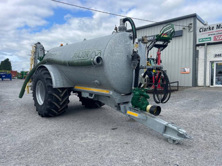 Major 2000 Gallon Tank C/W Dribble Bar