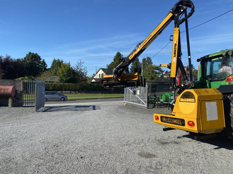 Mc Connel PA 7700T Hedgecutter