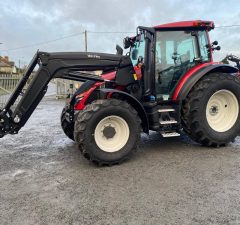 Valtra G135A C/W Loader