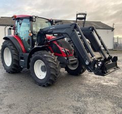 Valtra G135A C/W Loader