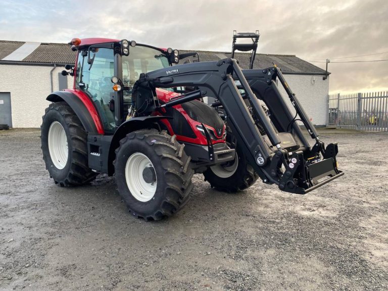 Valtra G135A C/W Loader