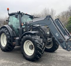 Valtra N154 c/w Q56 Loader