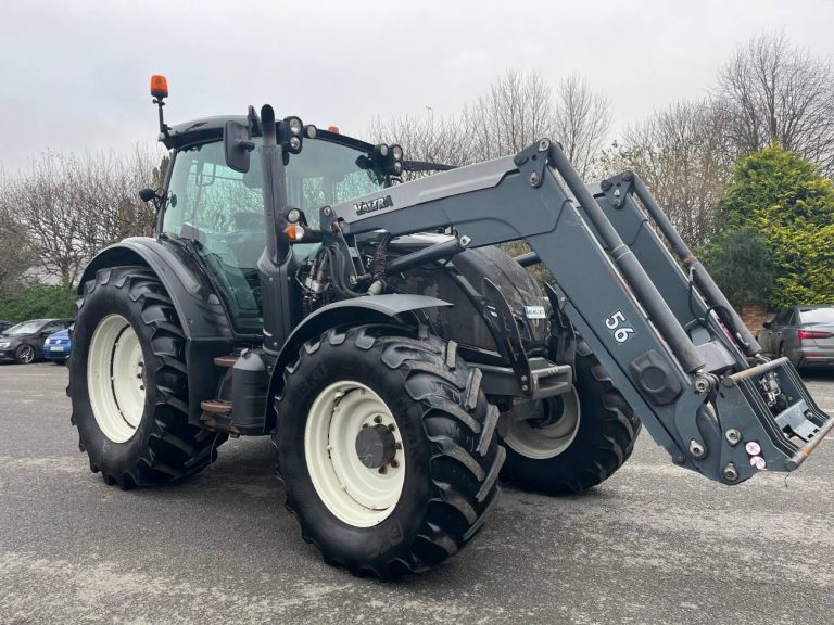 Valtra N154 c/w Q56 Loader