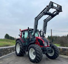 Valtra N123 c/w Q45 Loader