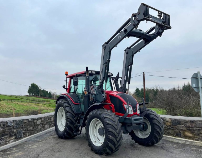 Valtra N123 c/w Q45 Loader