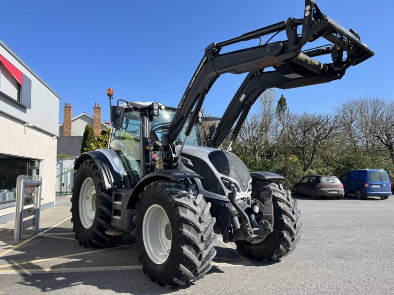 Valtra N174 Versu c/w G5s Loader