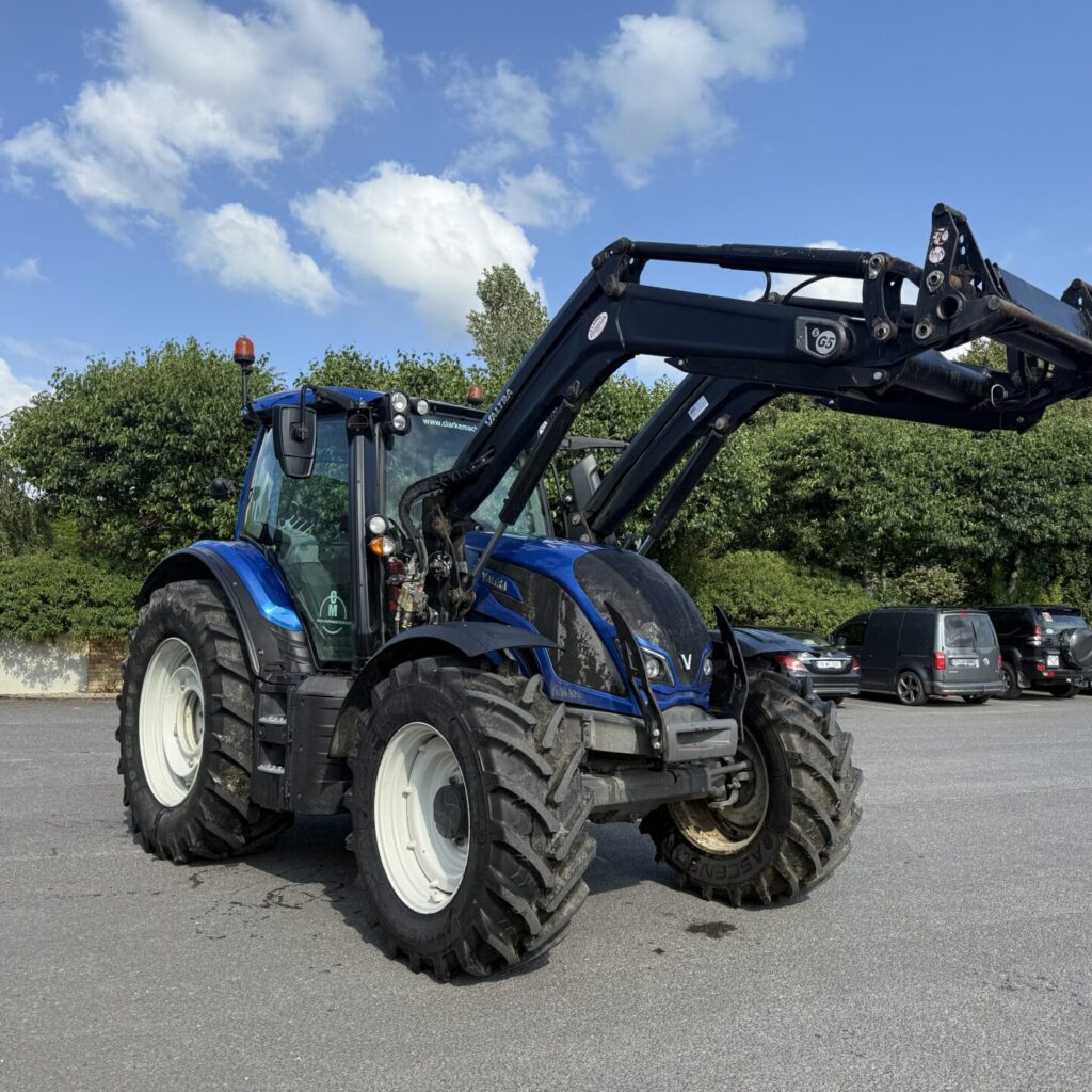 Valtra N174A Tractor c/w G5S Loader
