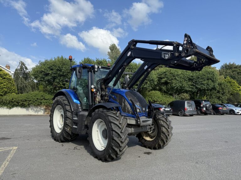 Valtra N174A Tractor c/w G5S Loader