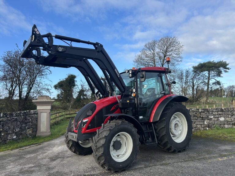 Valtra A95 Tractor with G3S Loader