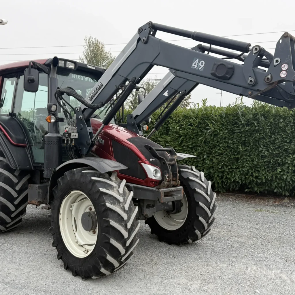 Valtra N103 HiTech 5 with Loader