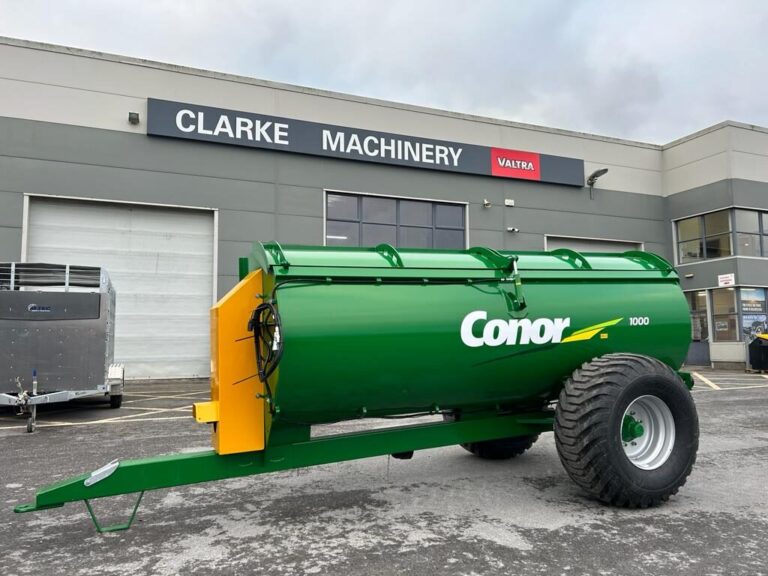 Conor10CU Side Discharge Muckspreader