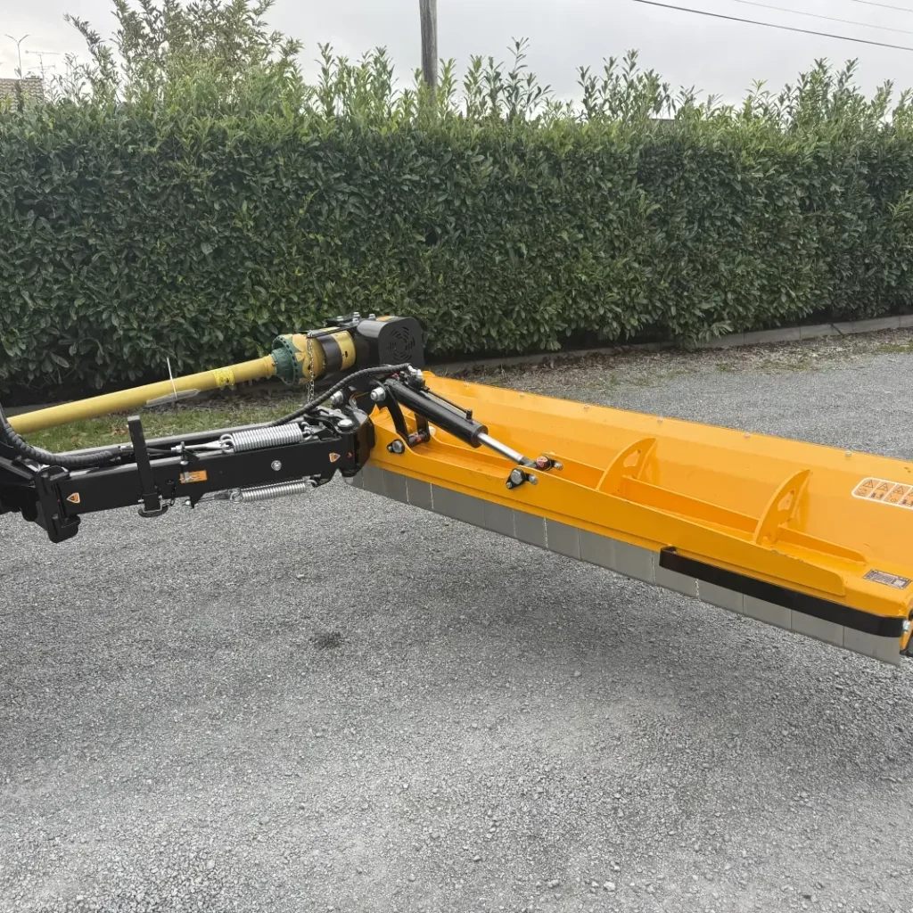 McConnel Magnum Elite Offset 225 Flail Mower