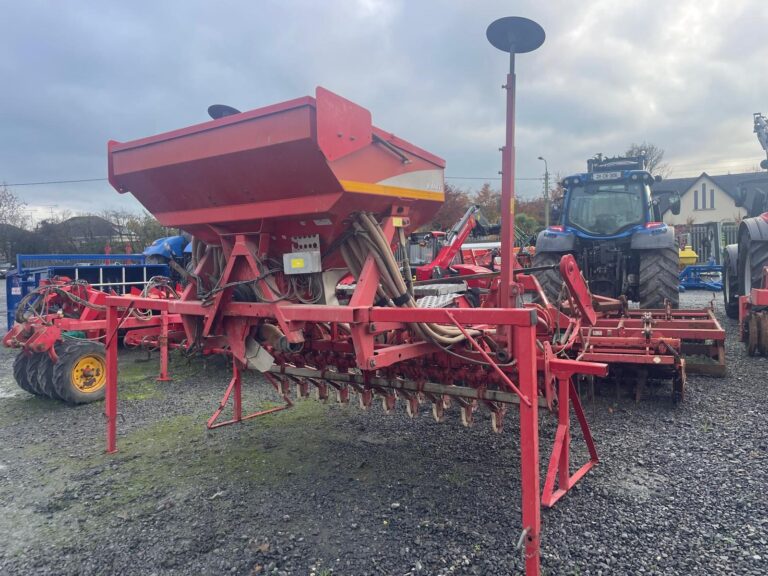 Kverneland 3 Metre Power Harrow Mounted Pneumatic S Drill