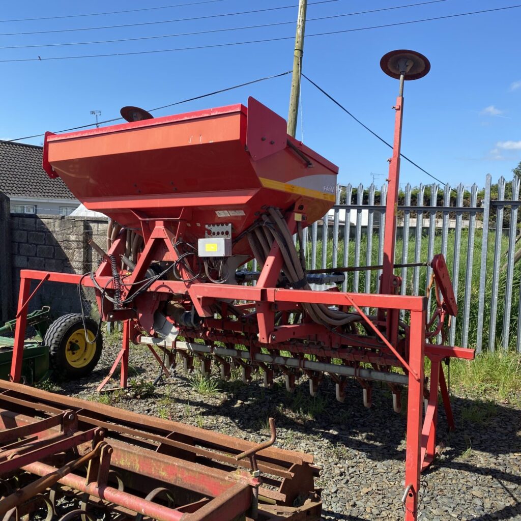 Kverneland 3 Metre Power Harrow Mounted Pneumatic S Drill