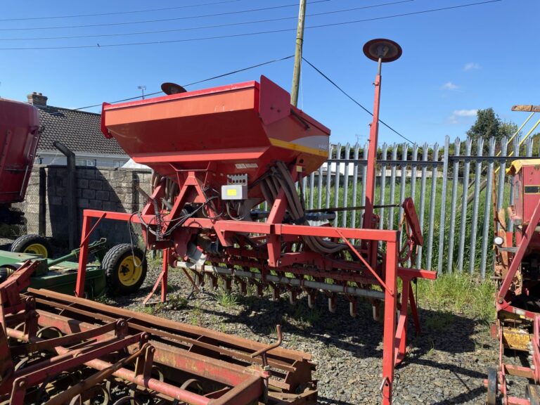 Kverneland 3 Metre Power Harrow Mounted Pneumatic S Drill