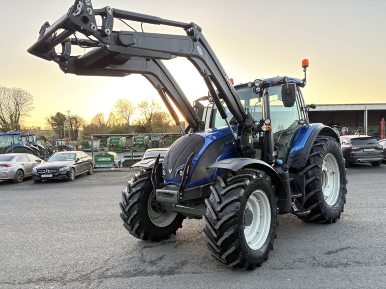 Valtra N174A Tractor c/w G5S Loader