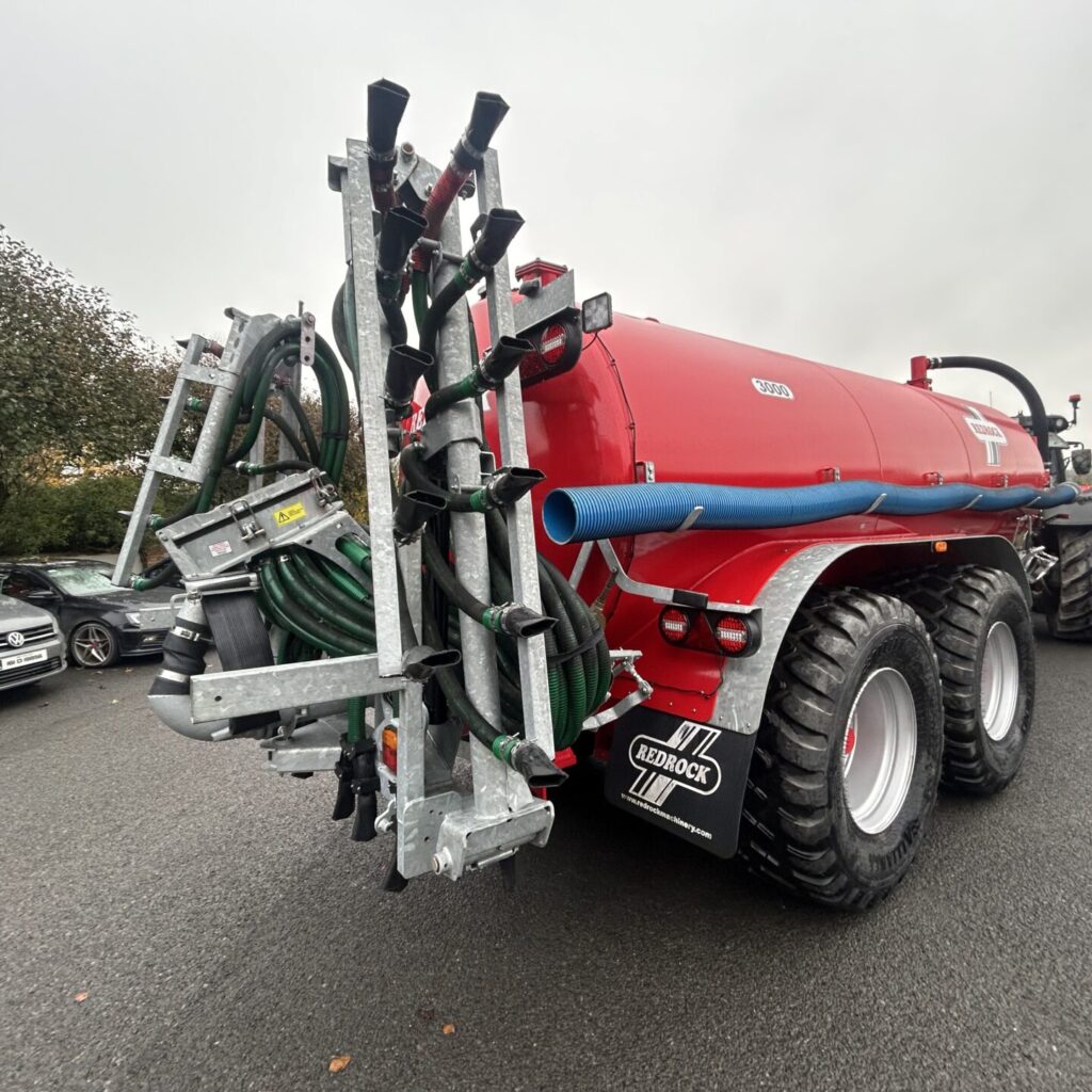 Redrock 3000GL Vacuum Tank with 9 Metre Dribble Bar