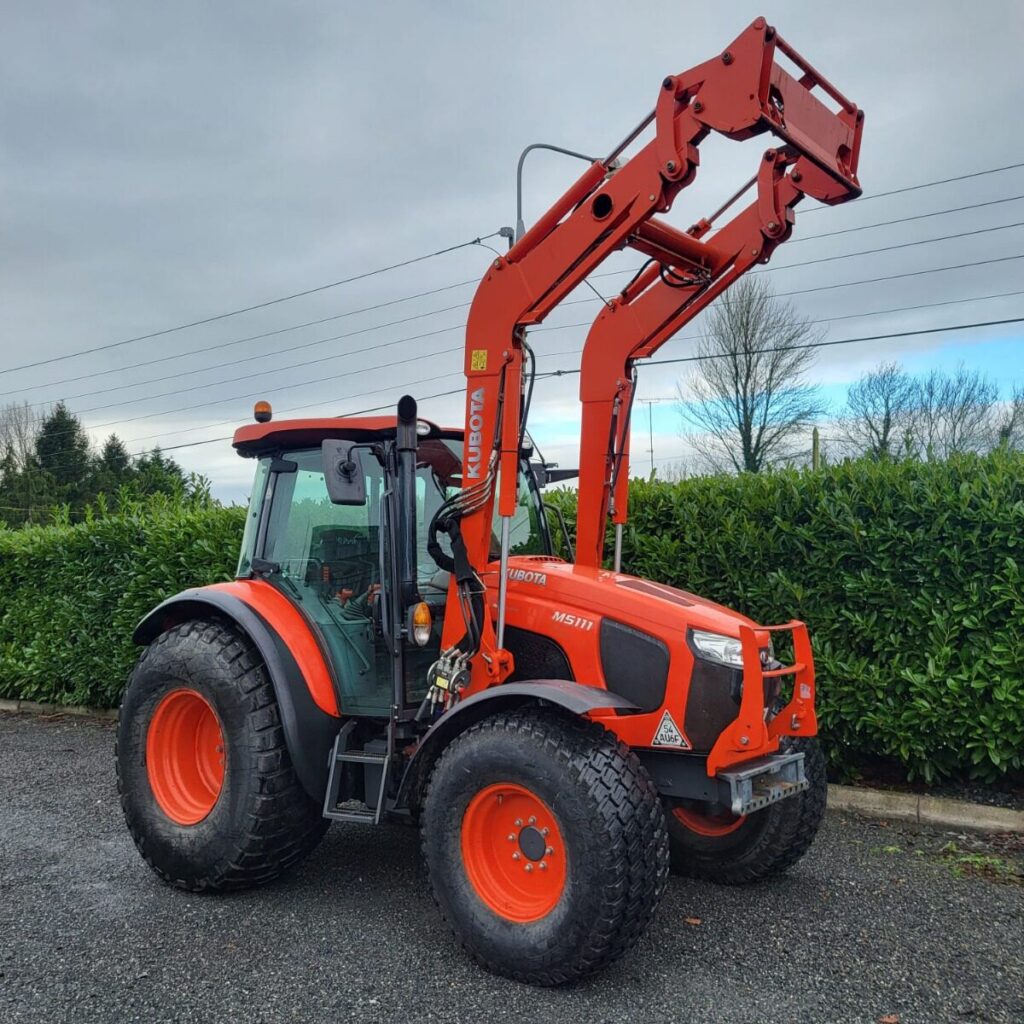 Kubota M5111 with Loader
