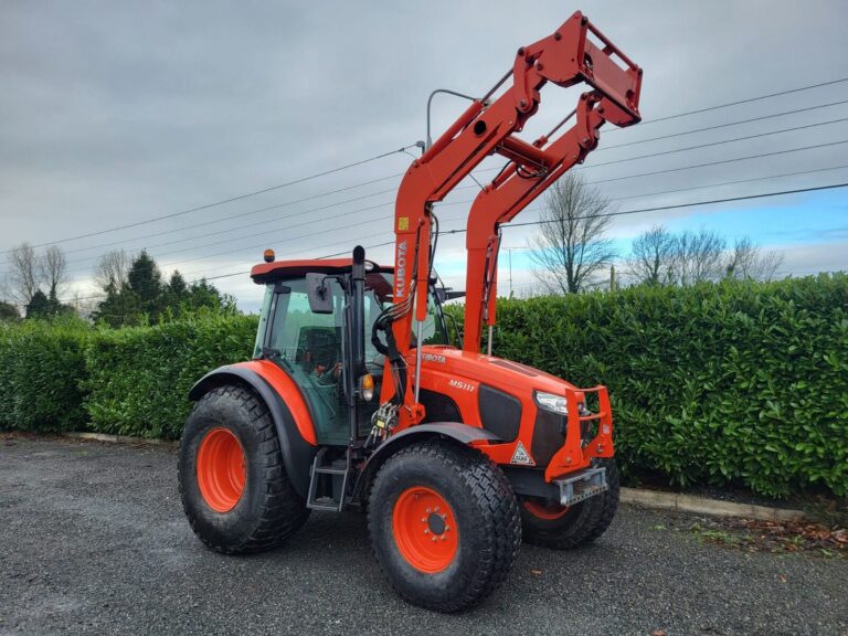 Kubota M5111 with Loader