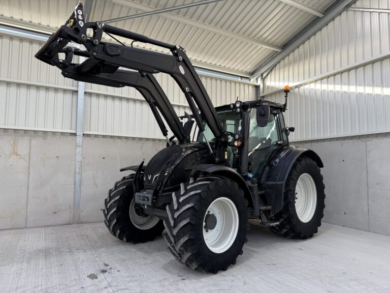 2019 Valtra N174 Versu Tractor