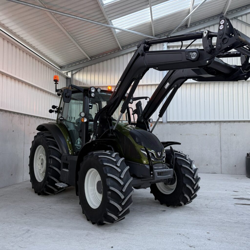 Valtra G135 c/w G4S Loader