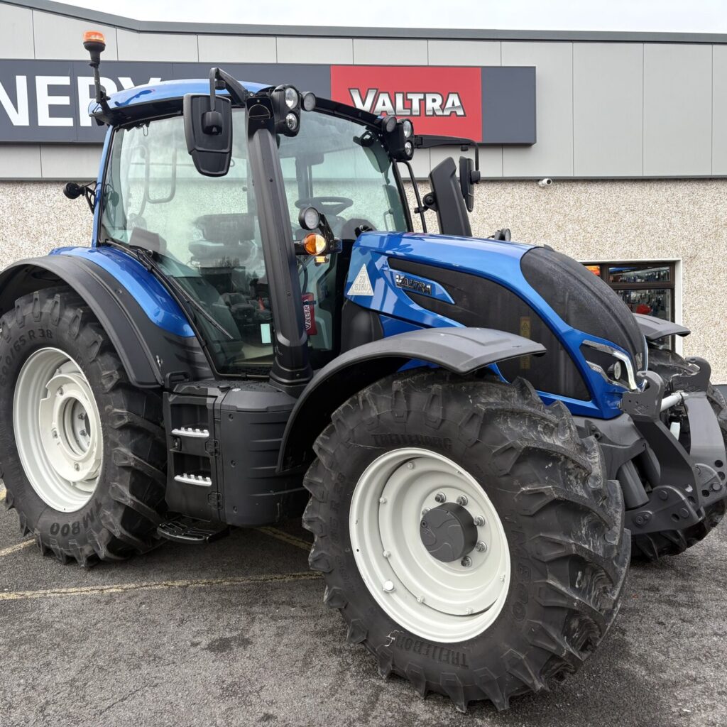 Valtra N175 Versu Tractor