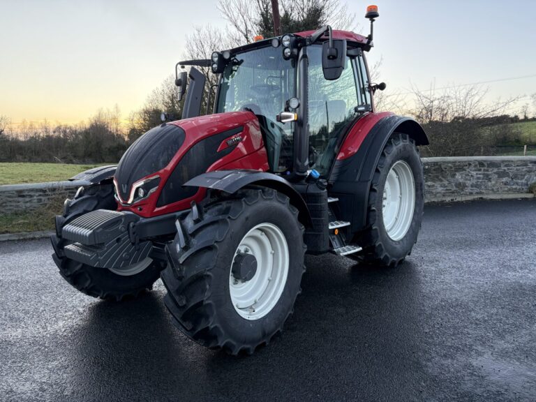 Valtra N135 Active Tractor