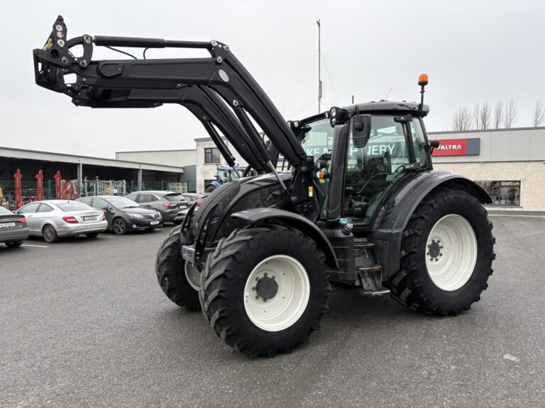 Valtra N174 Versu Tractor
