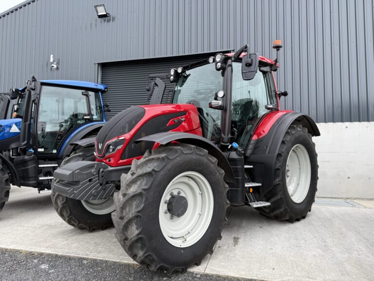 Valtra N135 Active Tractor