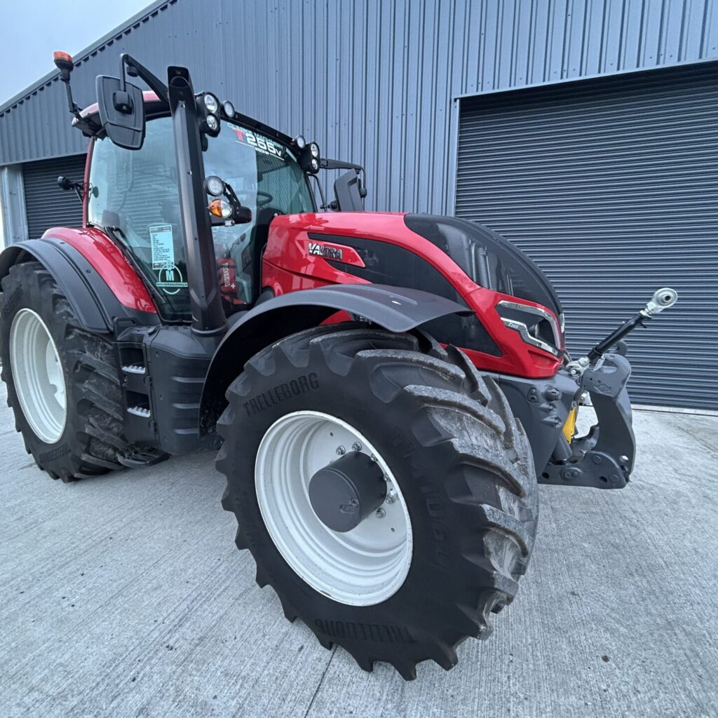 Valtra T255 Versu Tractor