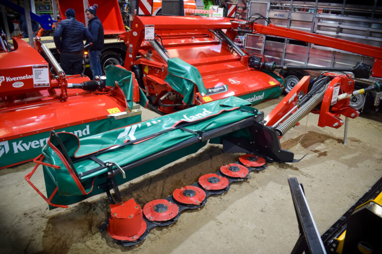 KVERNELAND GRASS EQUIPMENT