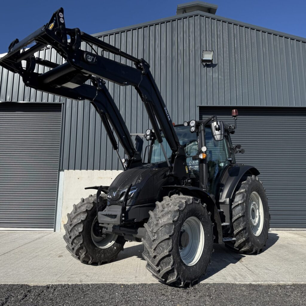 Valtra G135 Active Tractor
