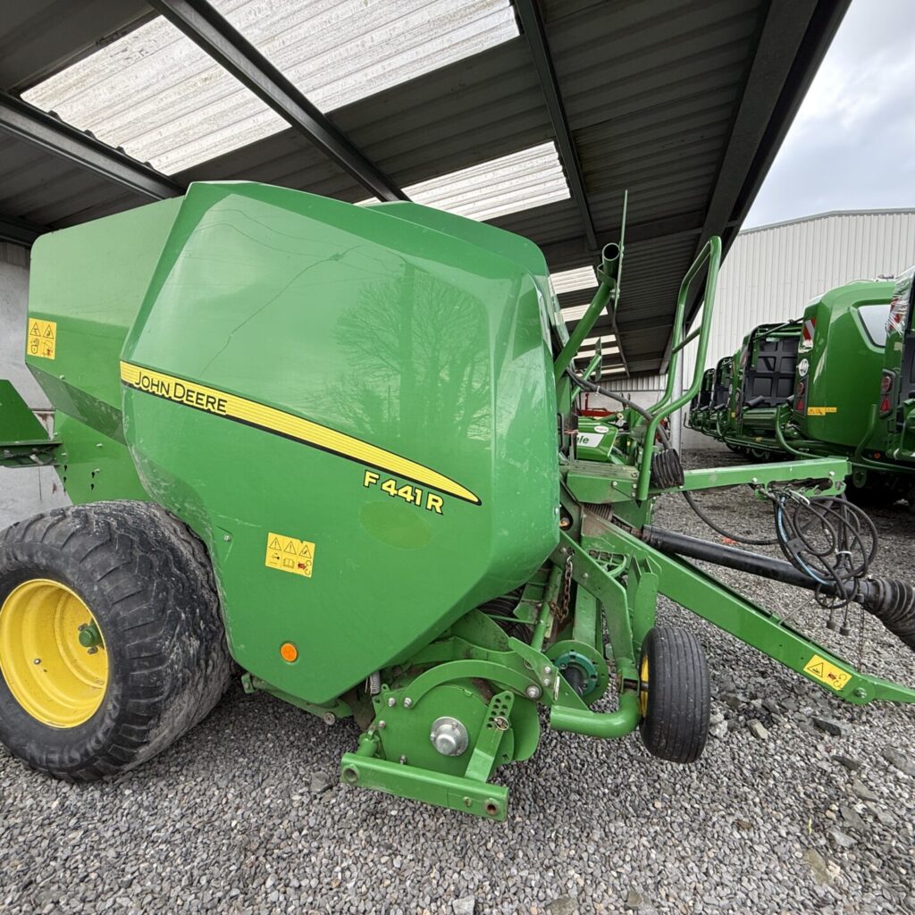 John Deere F441R Round Baler