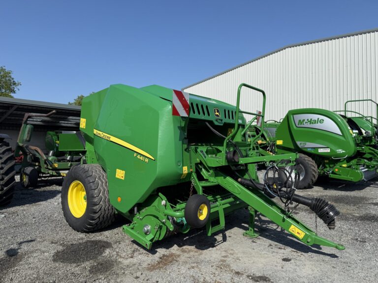 John Deere F441R Round Baler