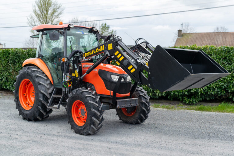 Kubota M7060